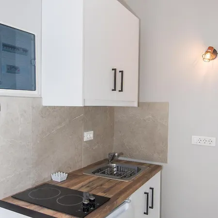 Apartment 5 Keys *